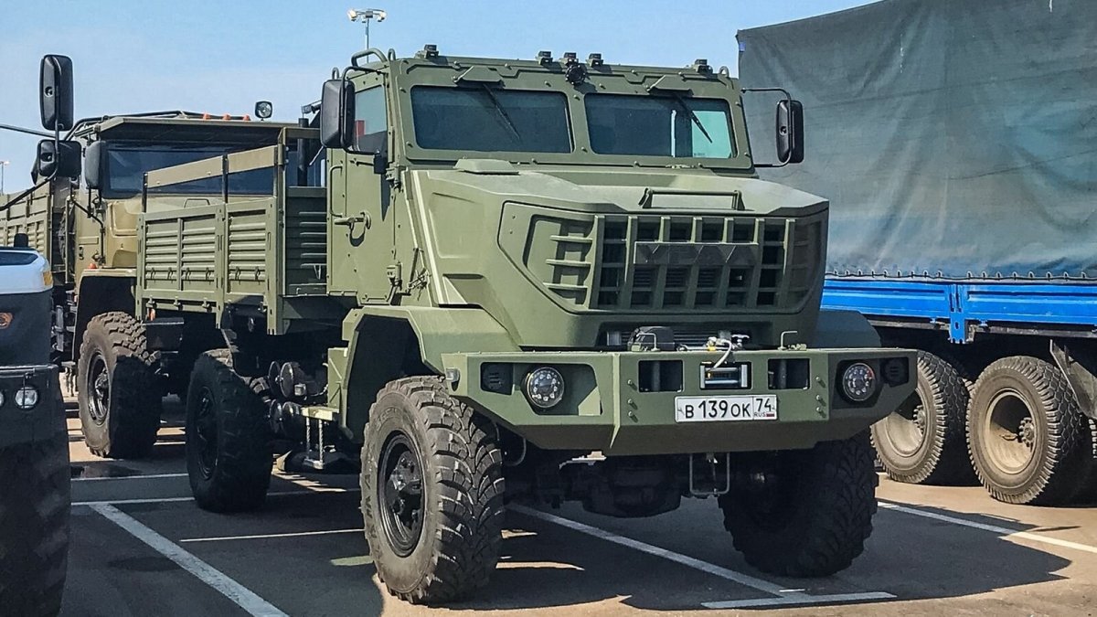 Грузовик Урал 4320 8х8