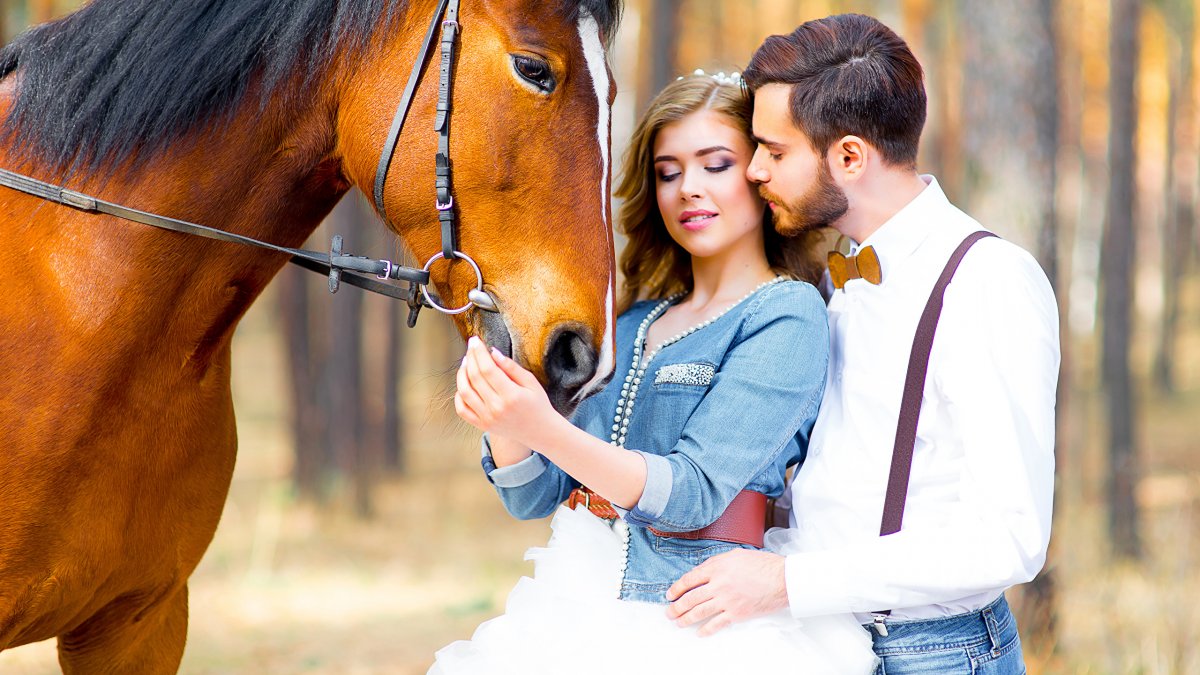 Фотосессия с лошадью парень