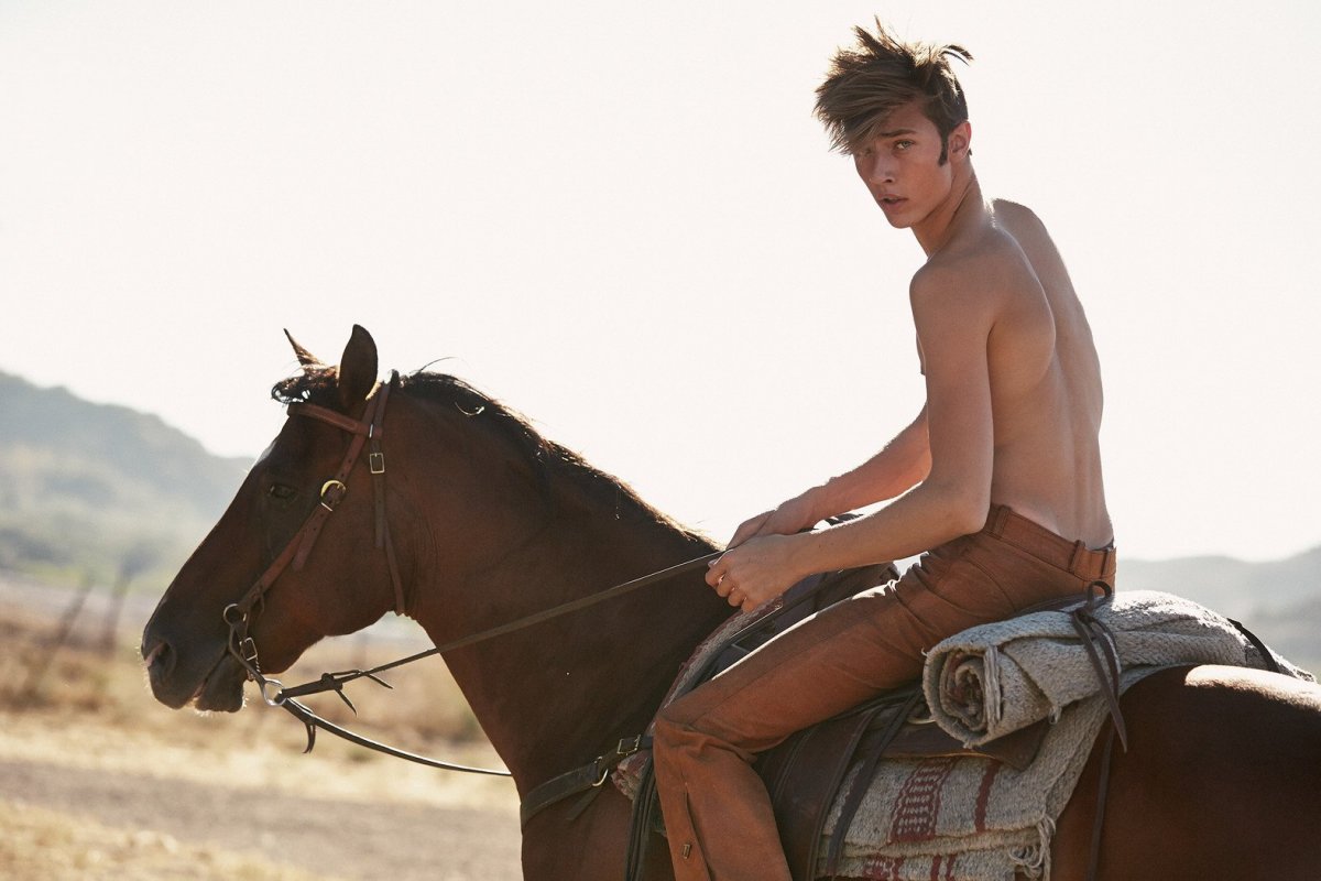 Парень на коне