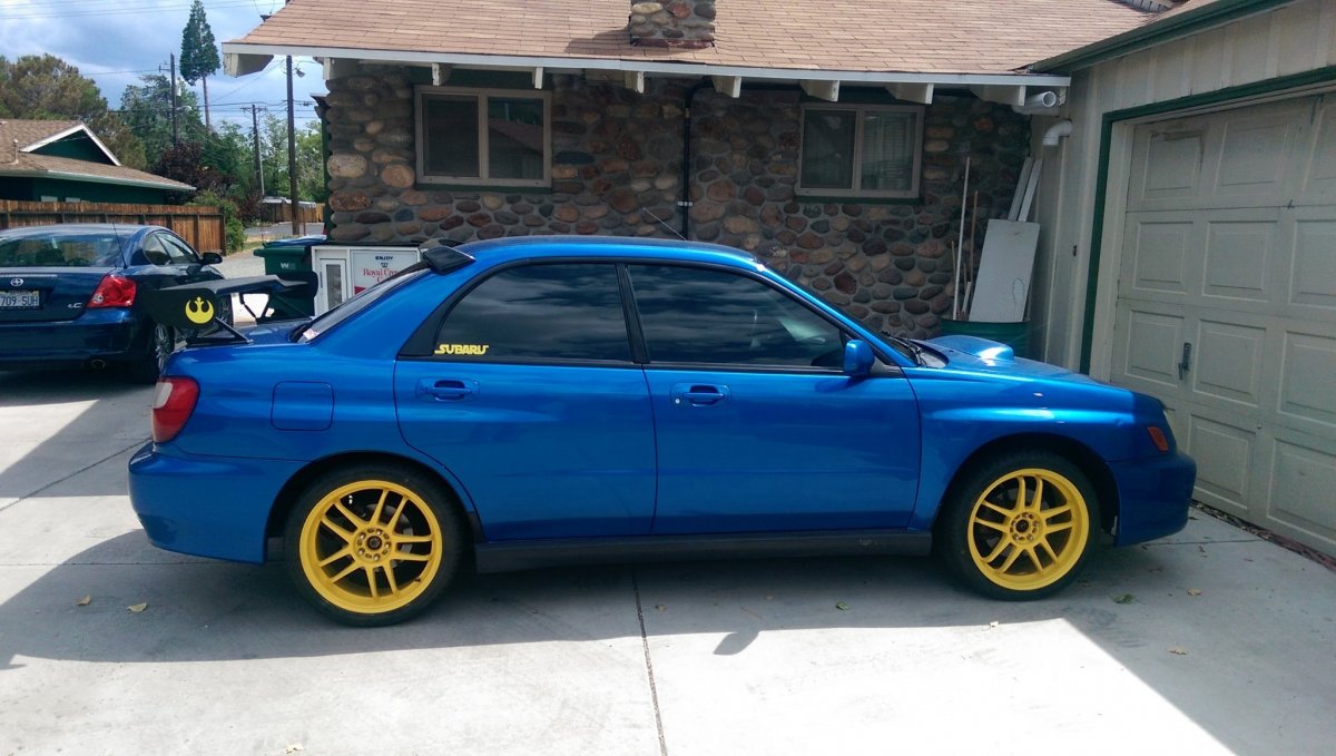 Колёса золотые Субару синяя