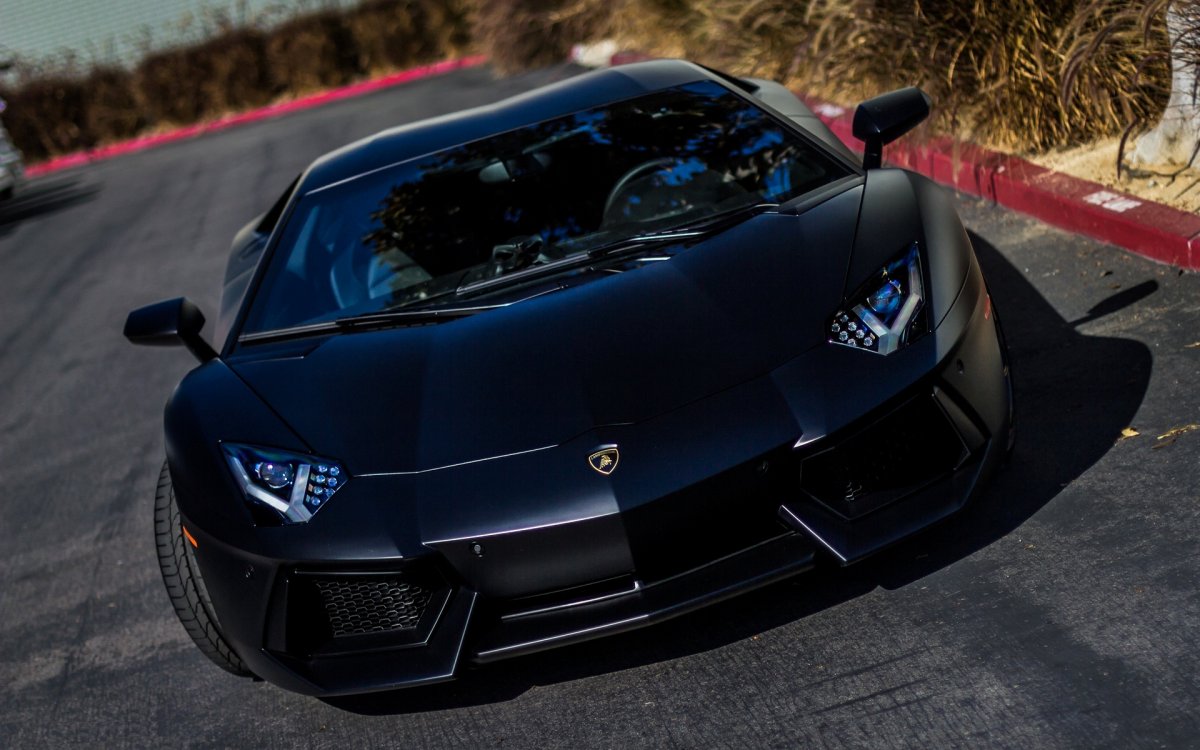 Lamborghini Aventador черный