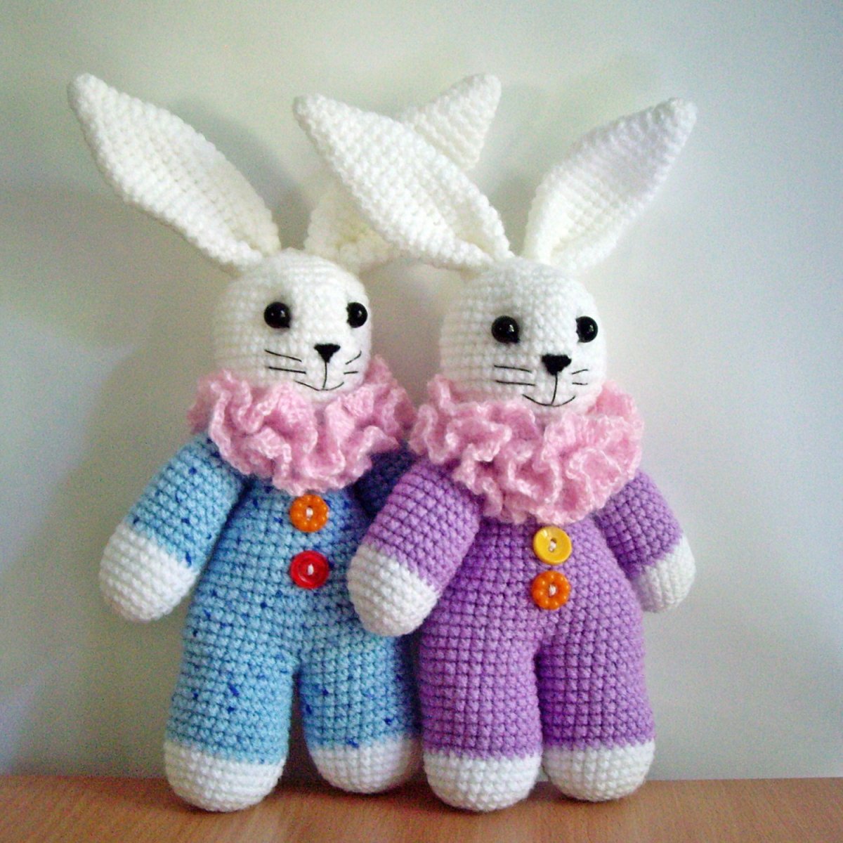 Вязаный заяц по мастер классу