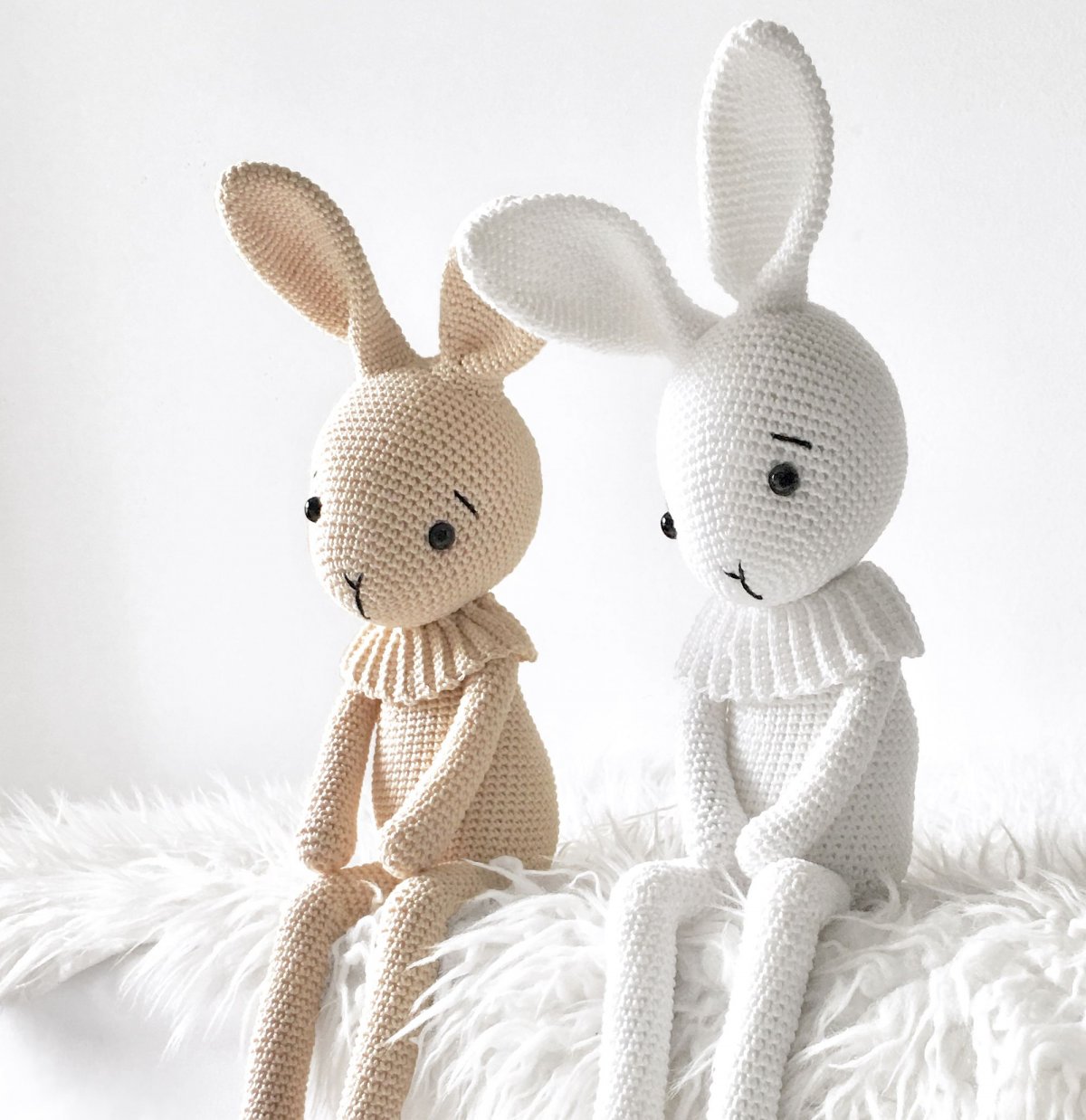 Зефирный плюшевый Зайка крючком