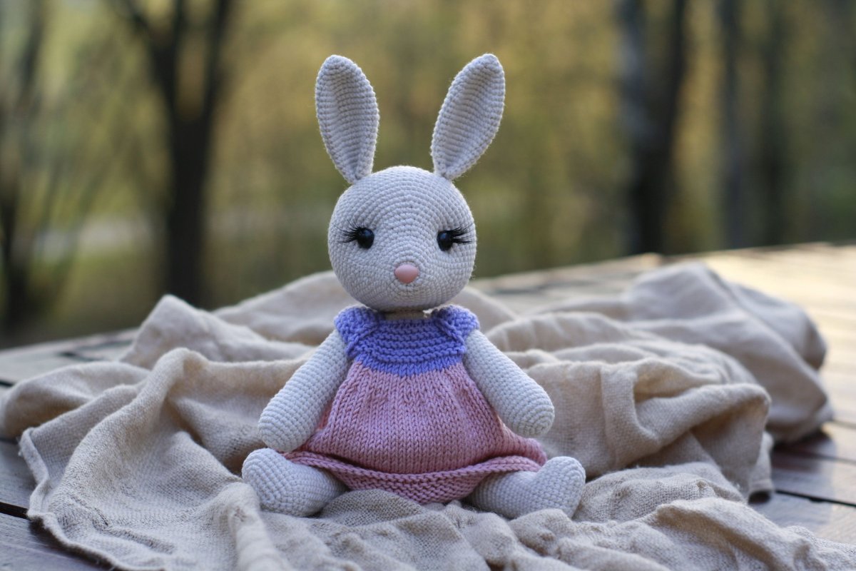 Зайчик сплюшка амигуруми