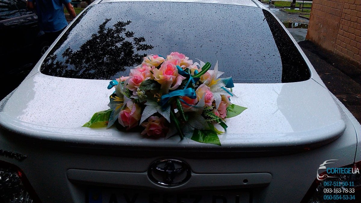 Машина с цветами