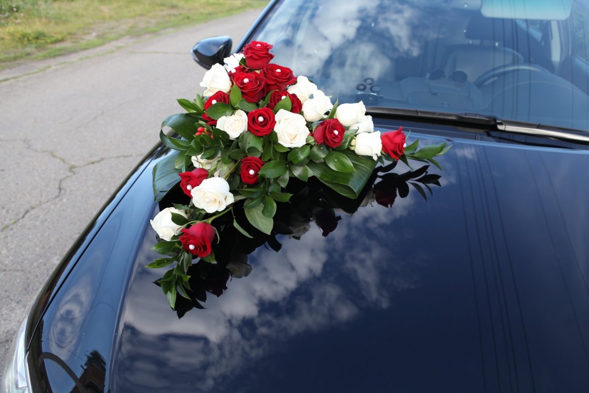 Свадебные украшения на машину
