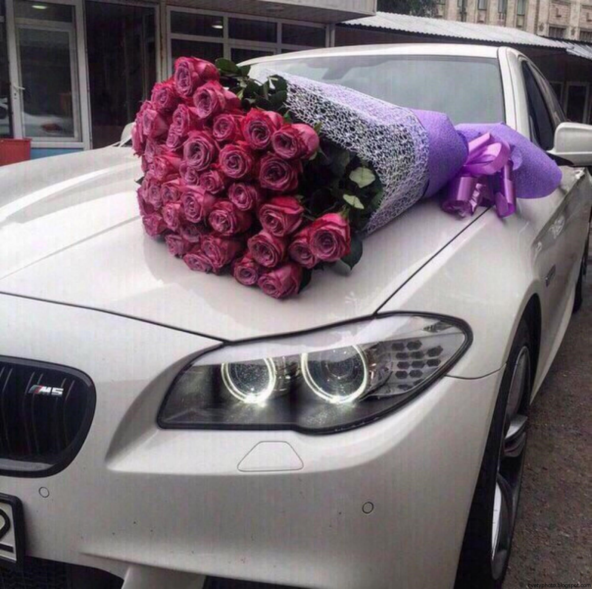 Букет на капоте