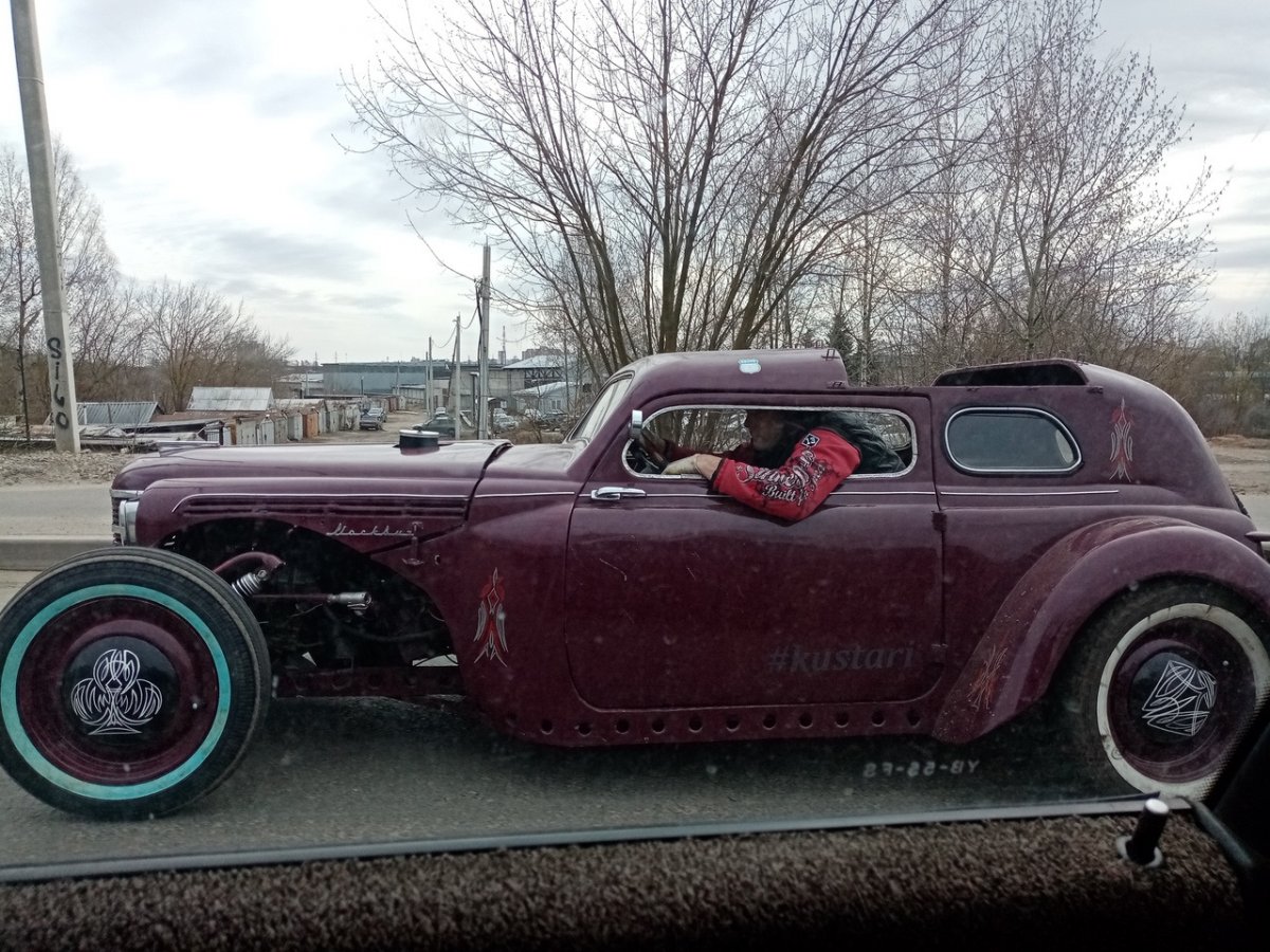 Старый автомобиль развалюха