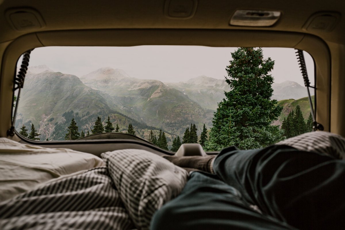 Горы из окна автомобиля