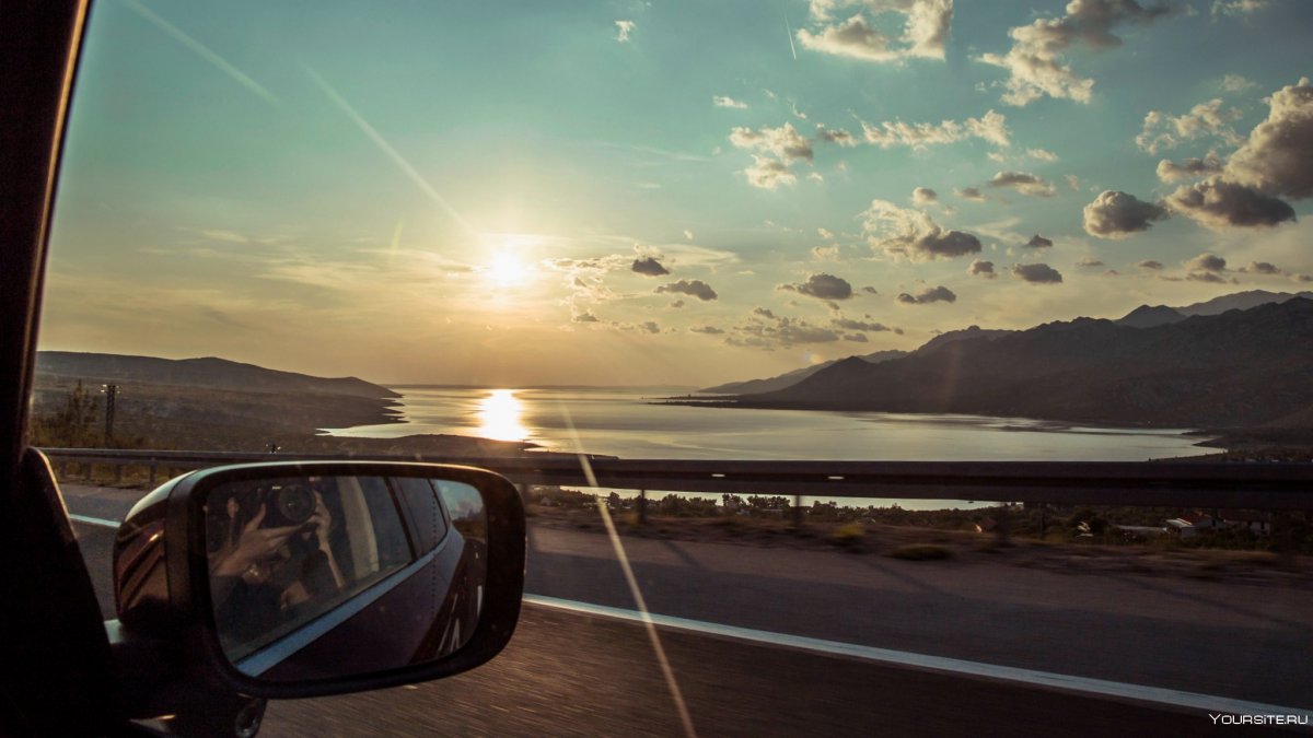 Красивый закат дорога