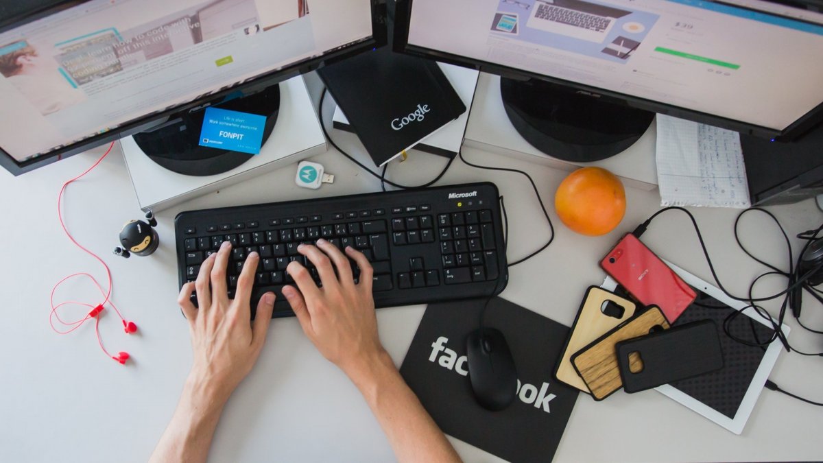 Гаджеты на столе