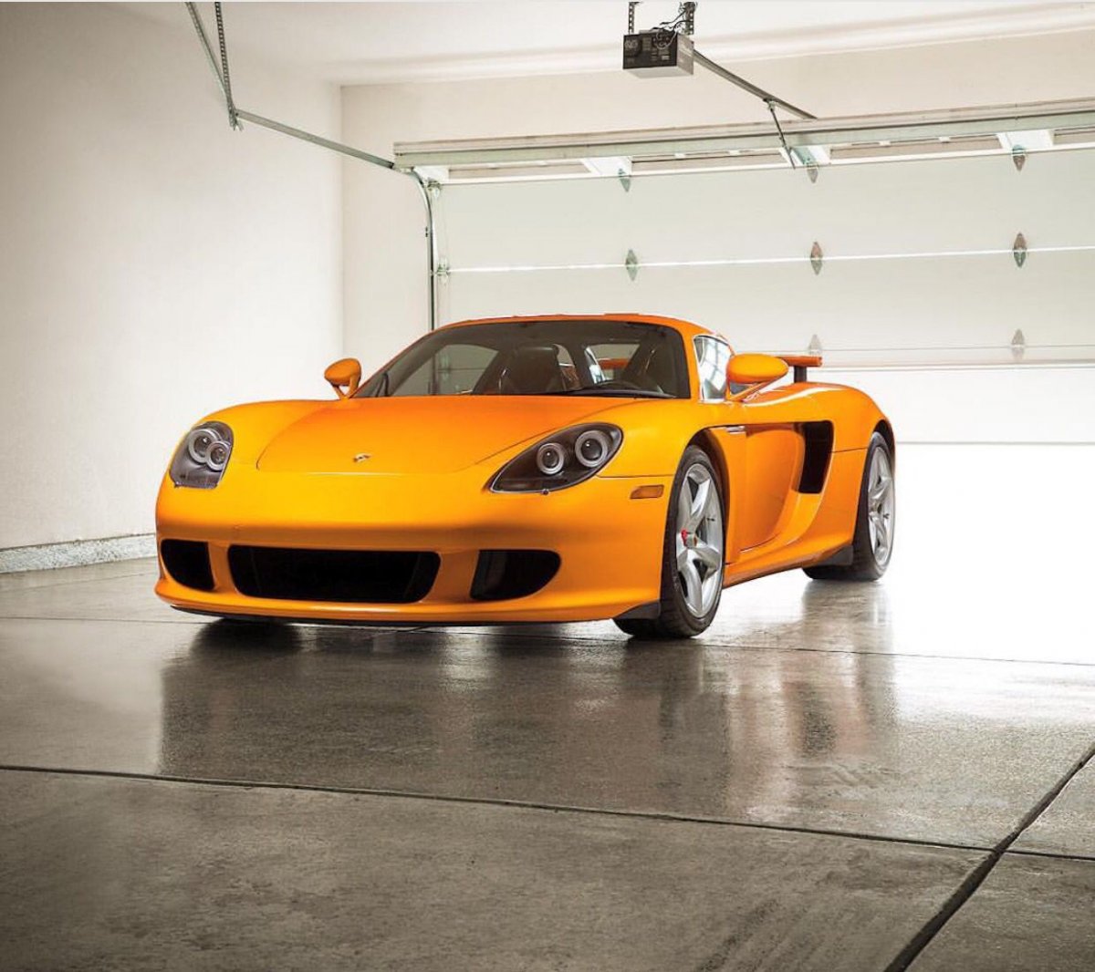 Mazda оранжевый