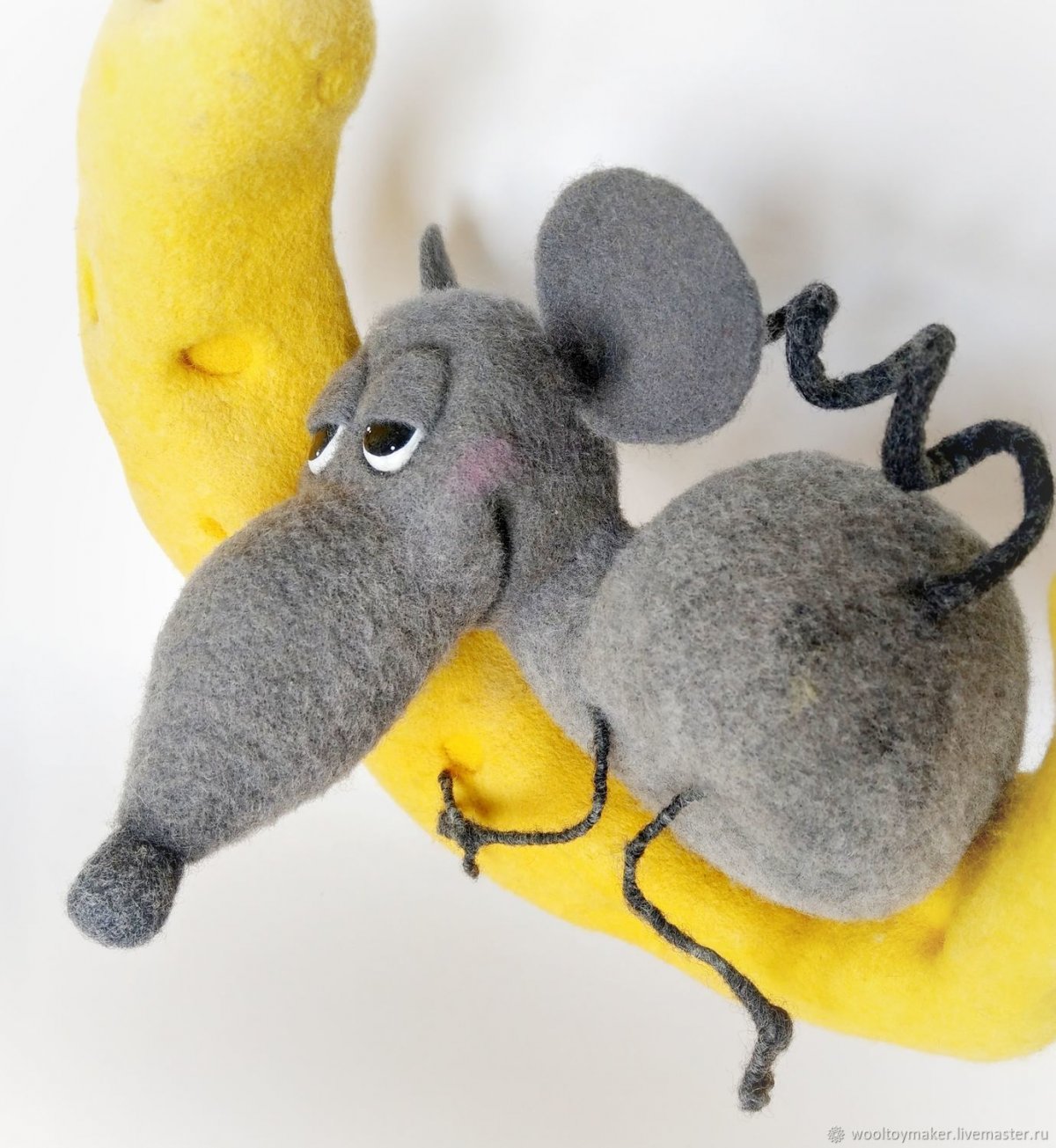 Игрушка из фетра мышь