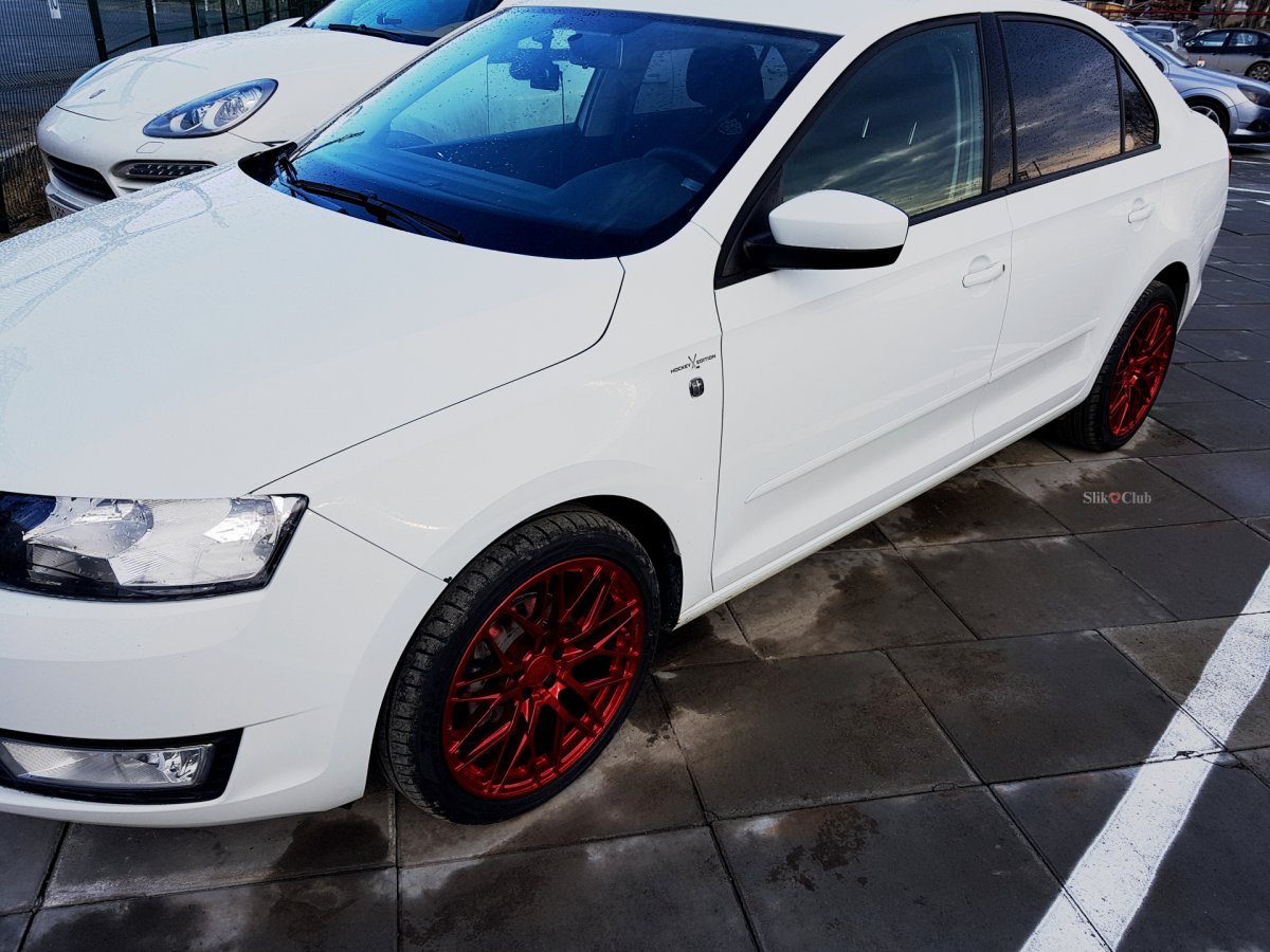 Porsche 911 белый с черными дисками