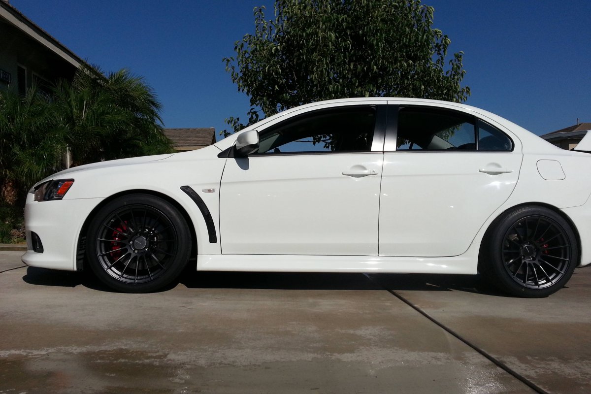 Белые диски на белом авто