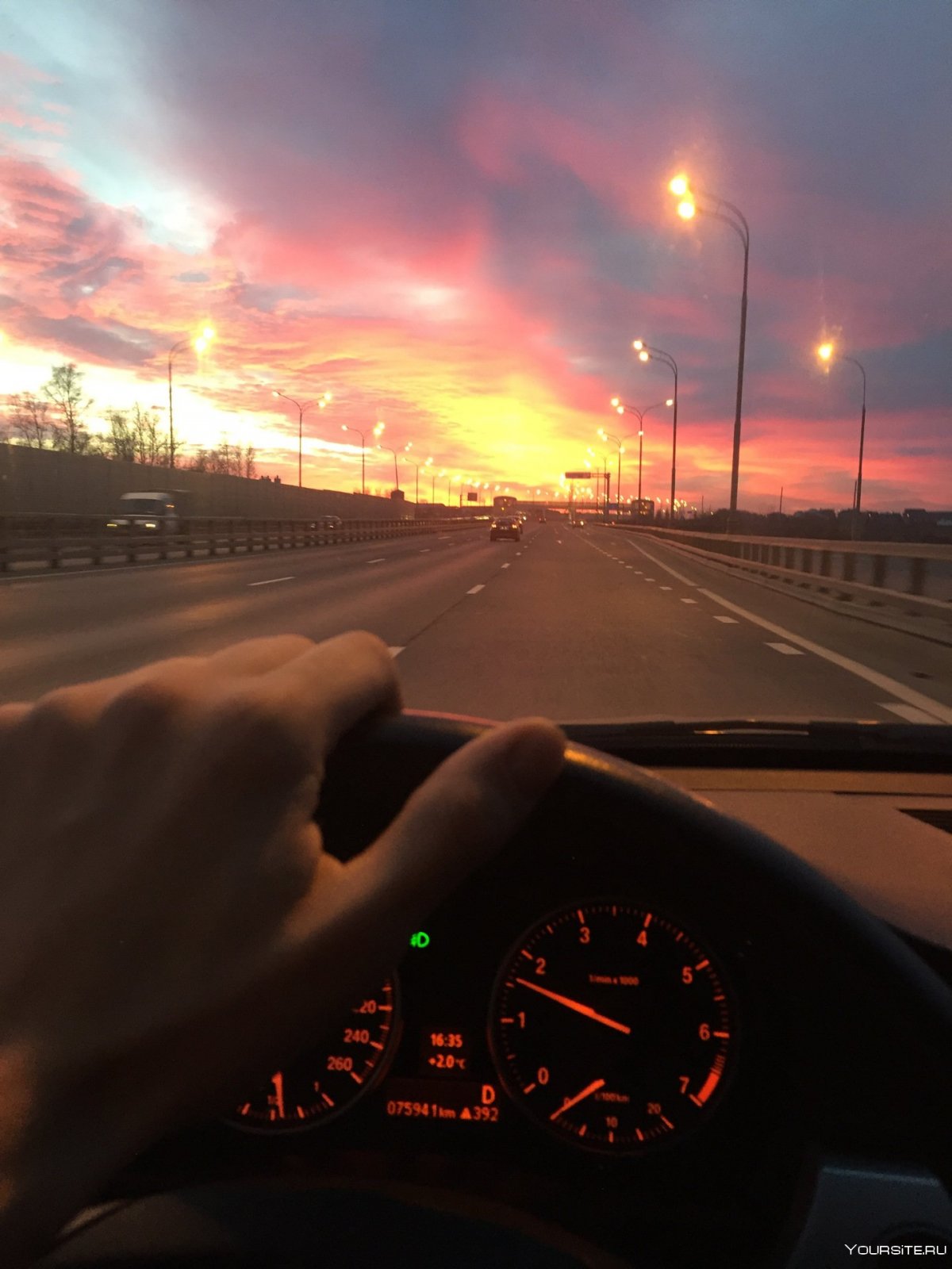 Ночная дорога из машины