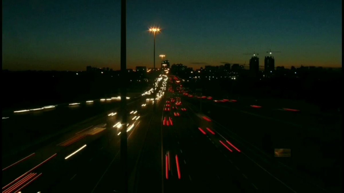 Дорога с боку ночью