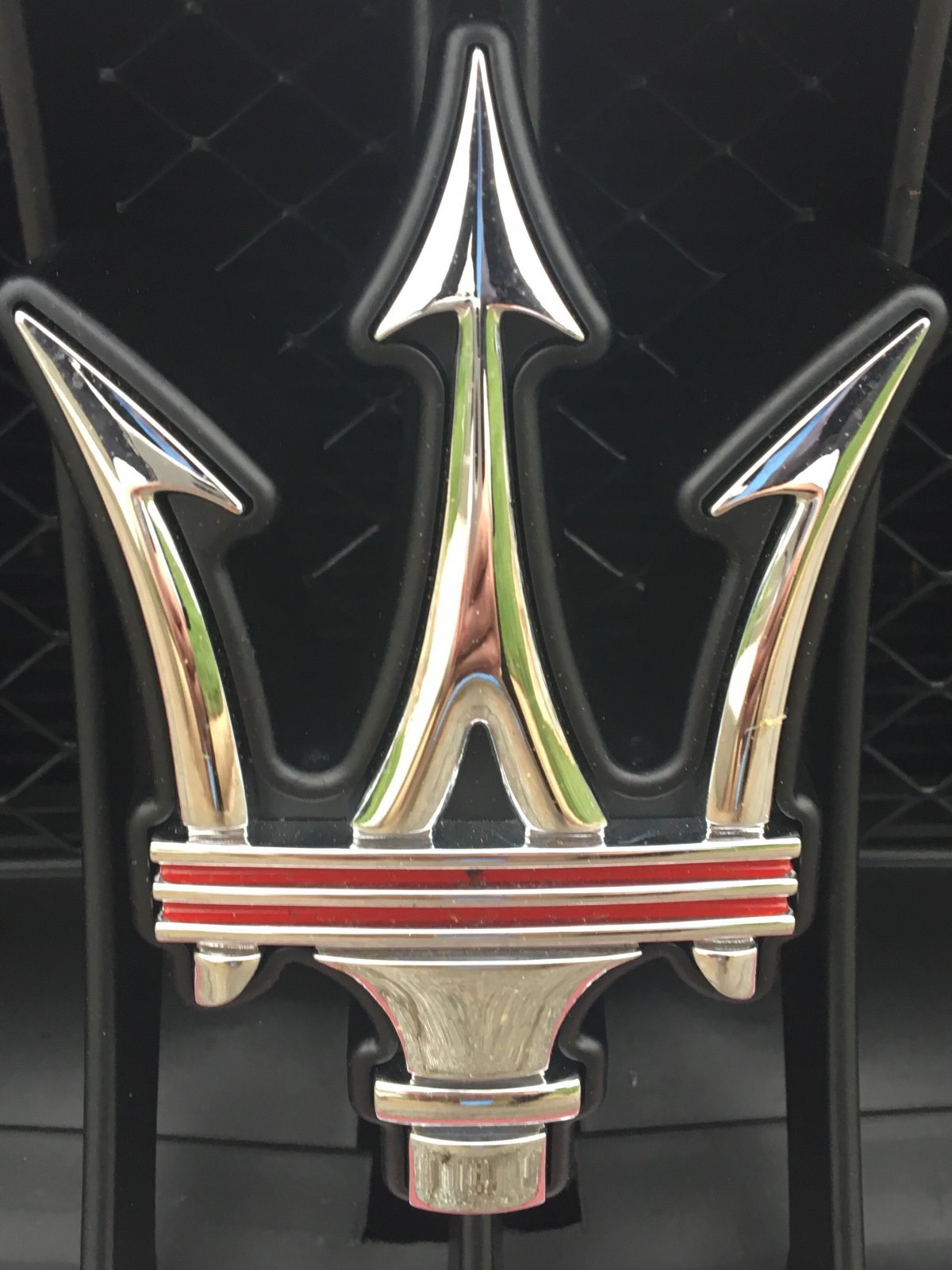 Трезубец Мазерати