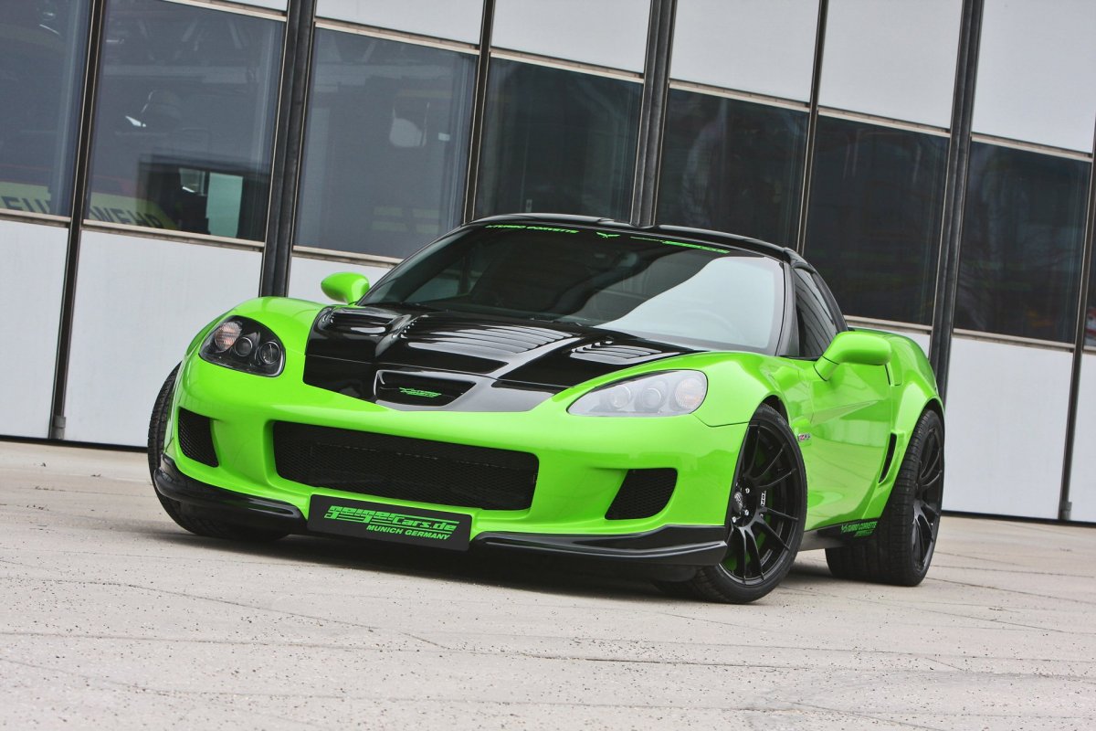 Chevrolet Corvette зелёный