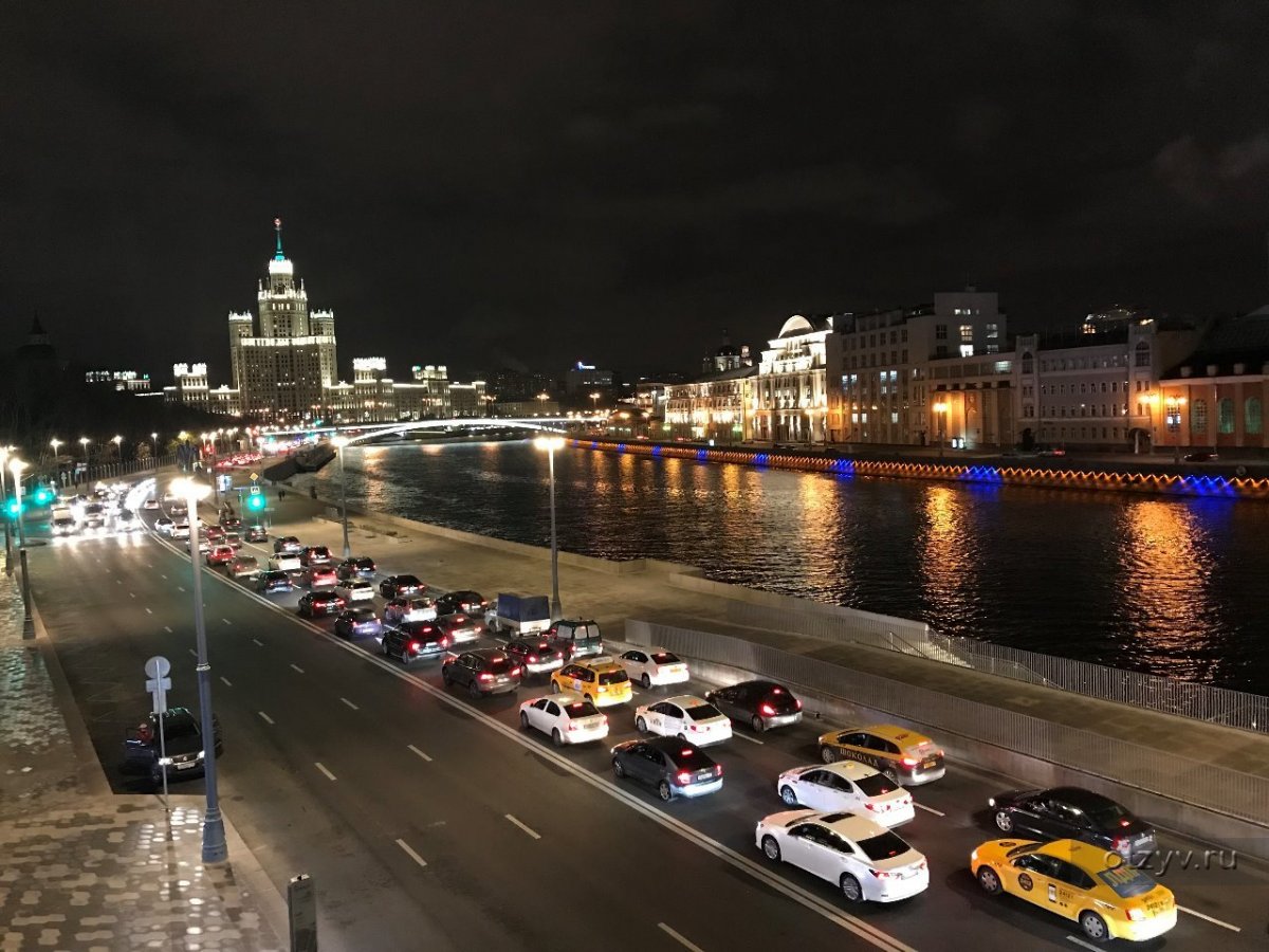 Набережная Москвы ночью