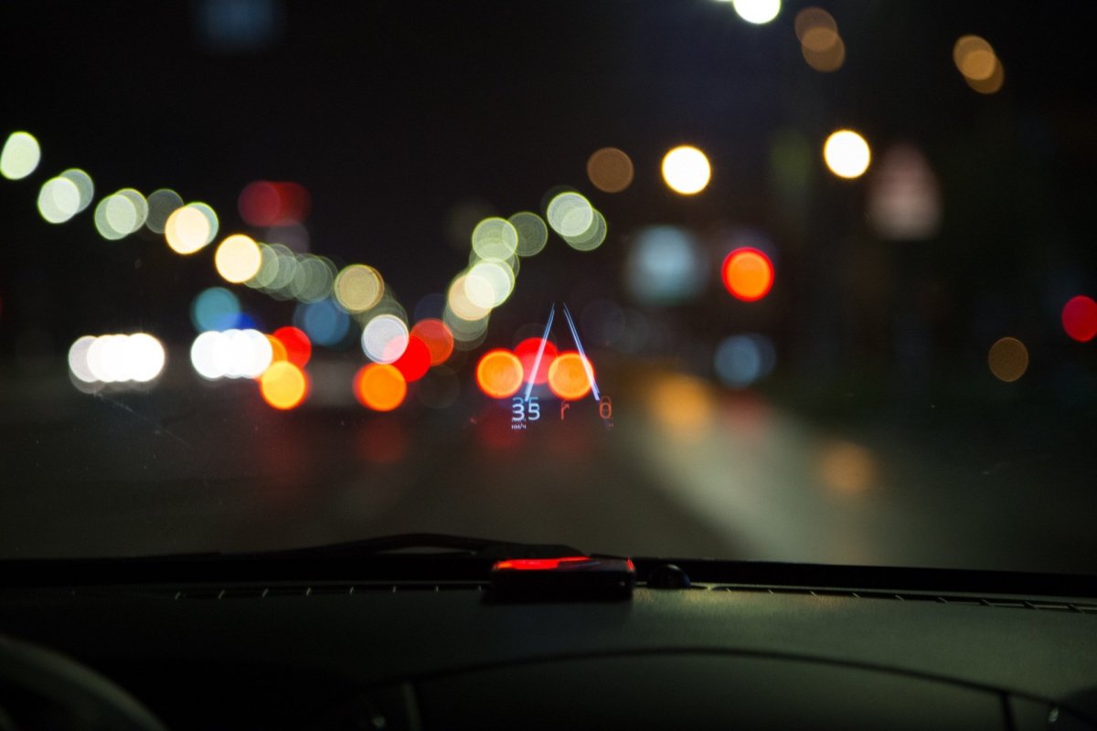 Вид из машины ночью