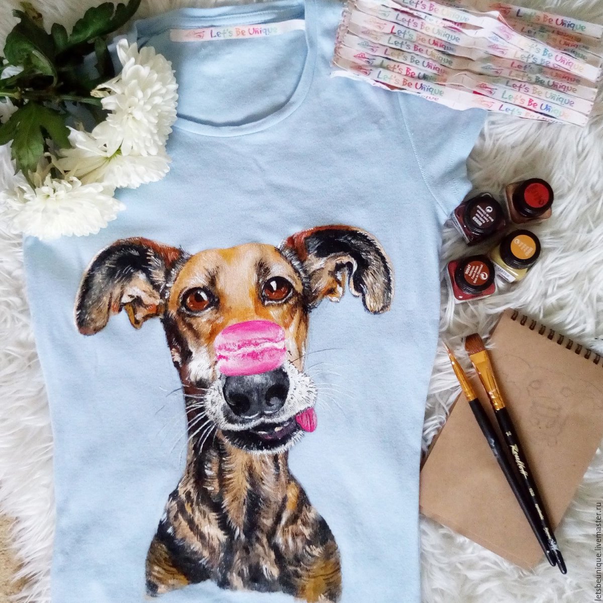 Роспись футболки собаки