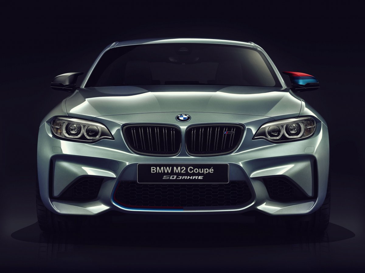 Арт машина за витриной