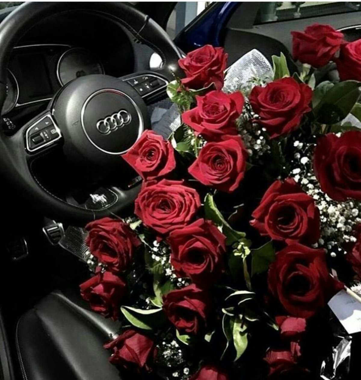 Цветы в машине