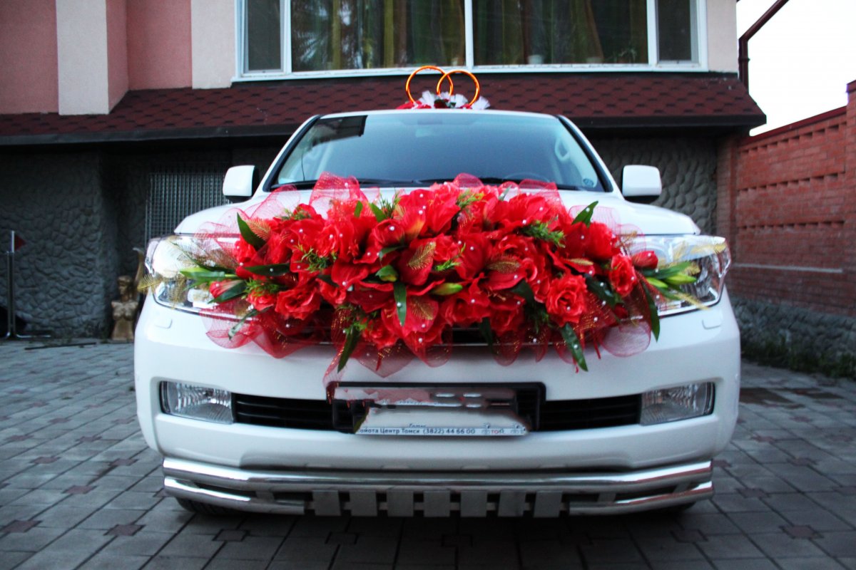 Машина с цветами