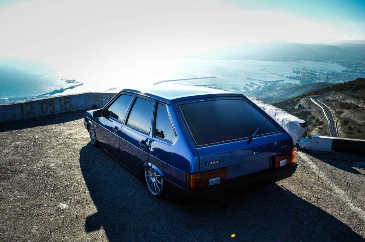 Девятка машина черная