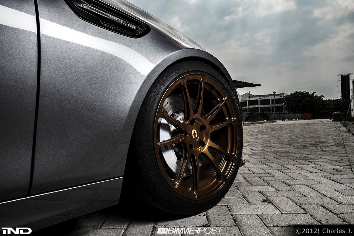 Бежевые диски на авто