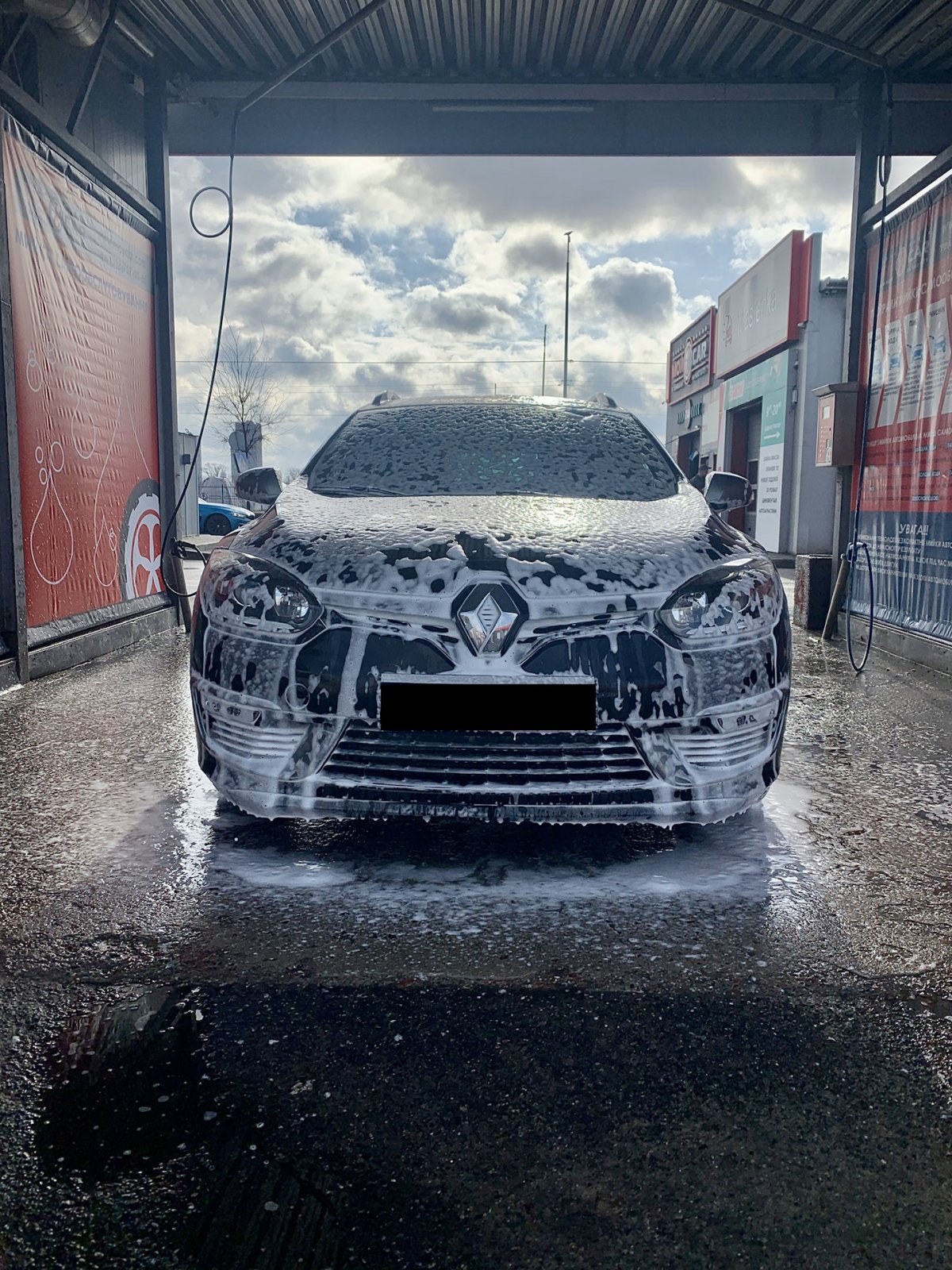 Renault на мойке