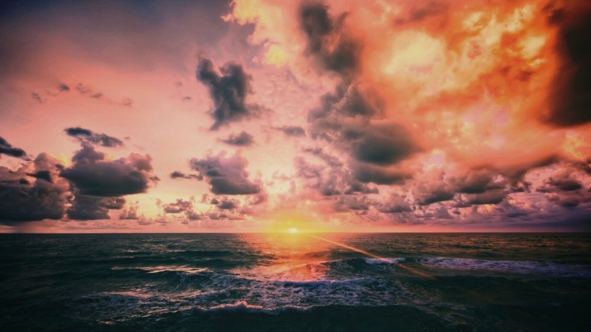 Рассвет на море