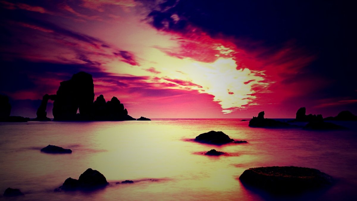 Закат на фоне моря в Хорватии