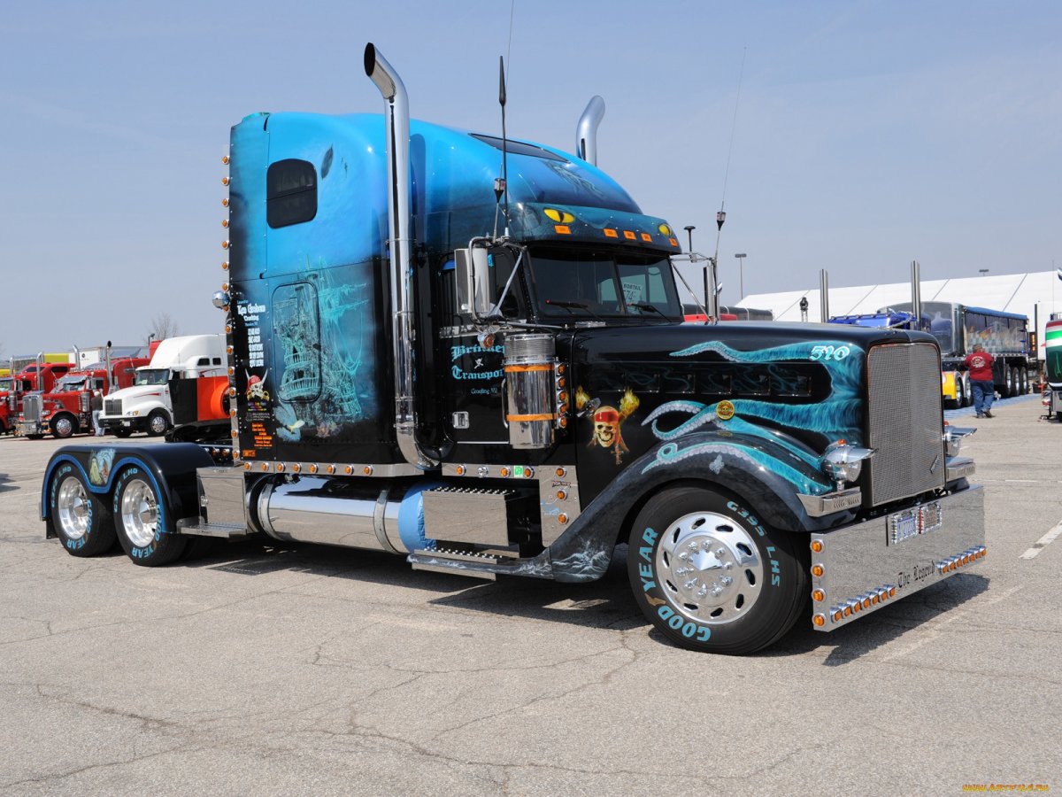 Американский грузовик freightliner