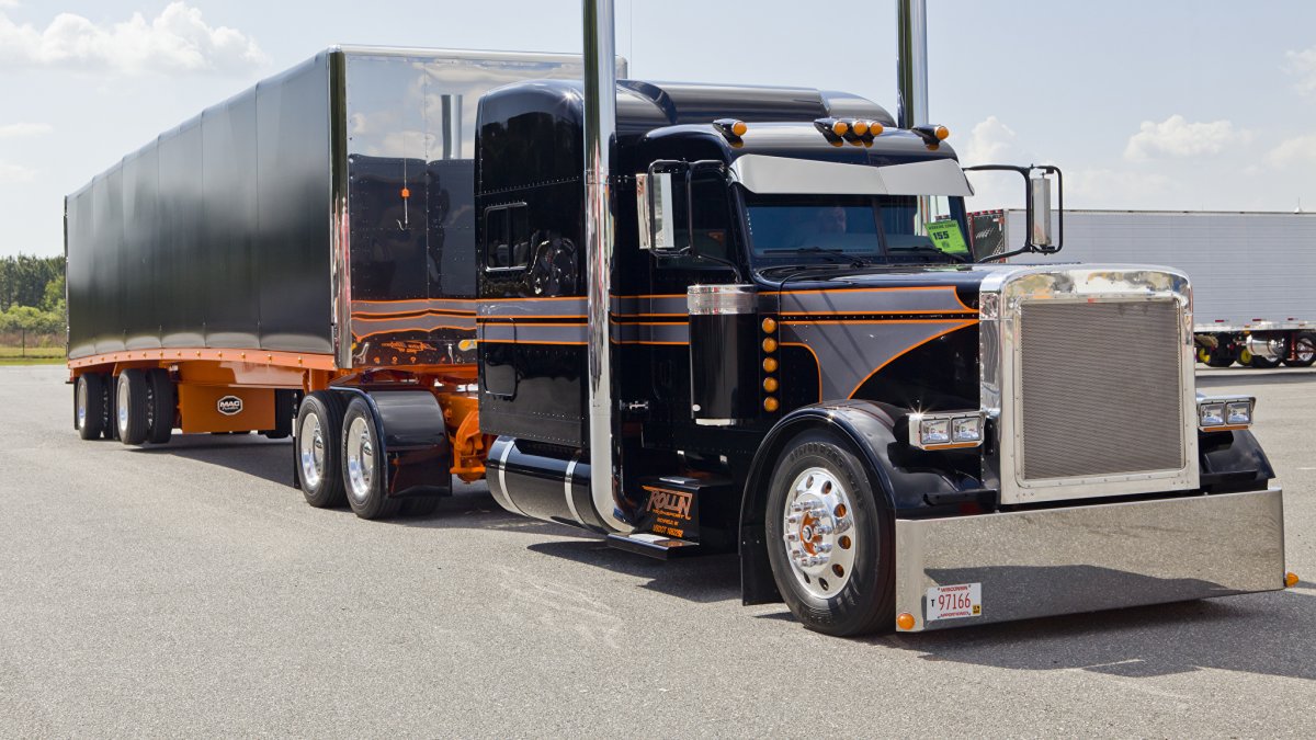 Машина Петербилт 379