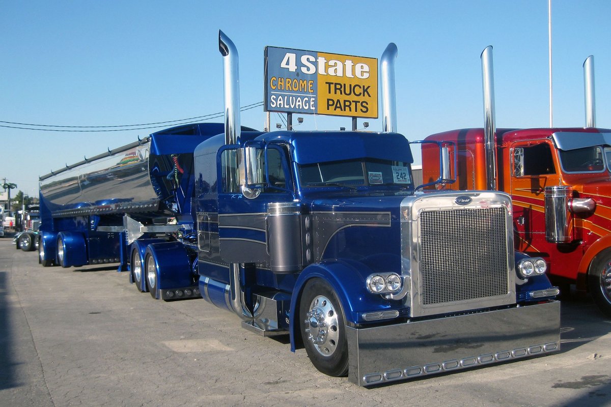 Грузовик Peterbilt 379