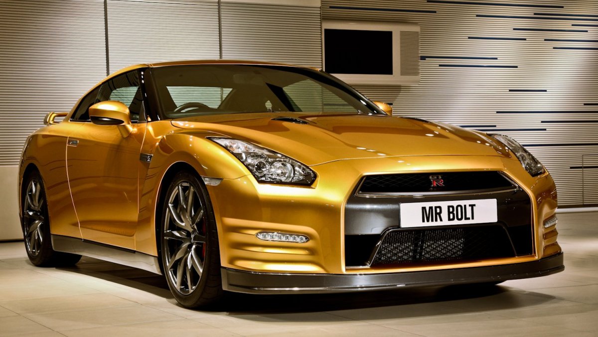 Nissan gt-r r35 золотой