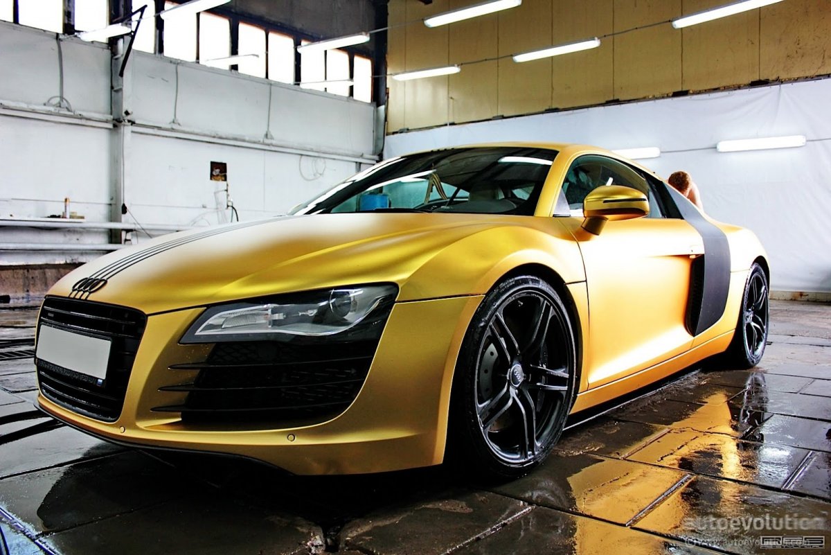 Audi r8 Matte Gold