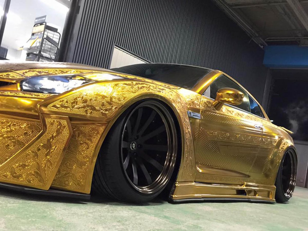 Nissan GTR r35 Gold
