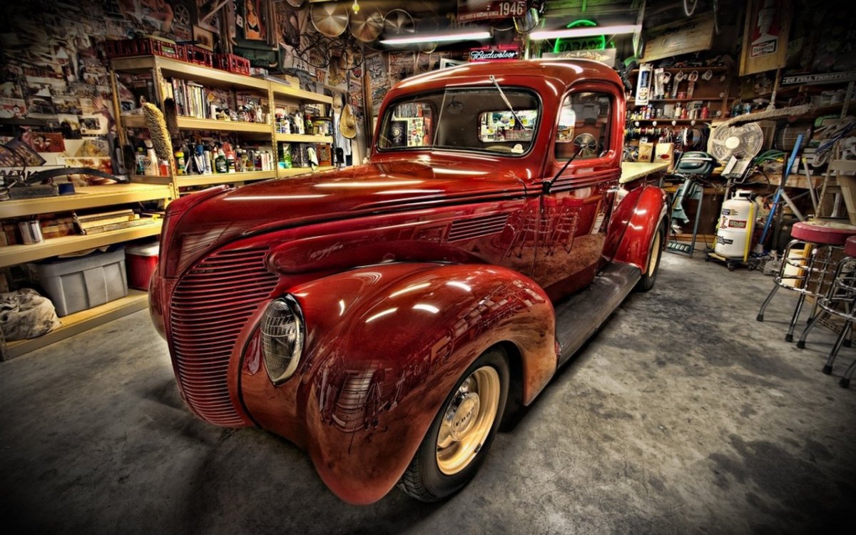 Ретро машины красного цвета