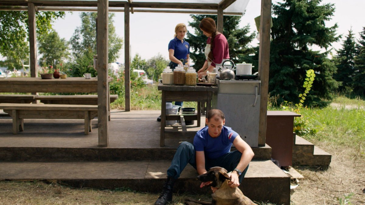 Вася гуляя с собакой