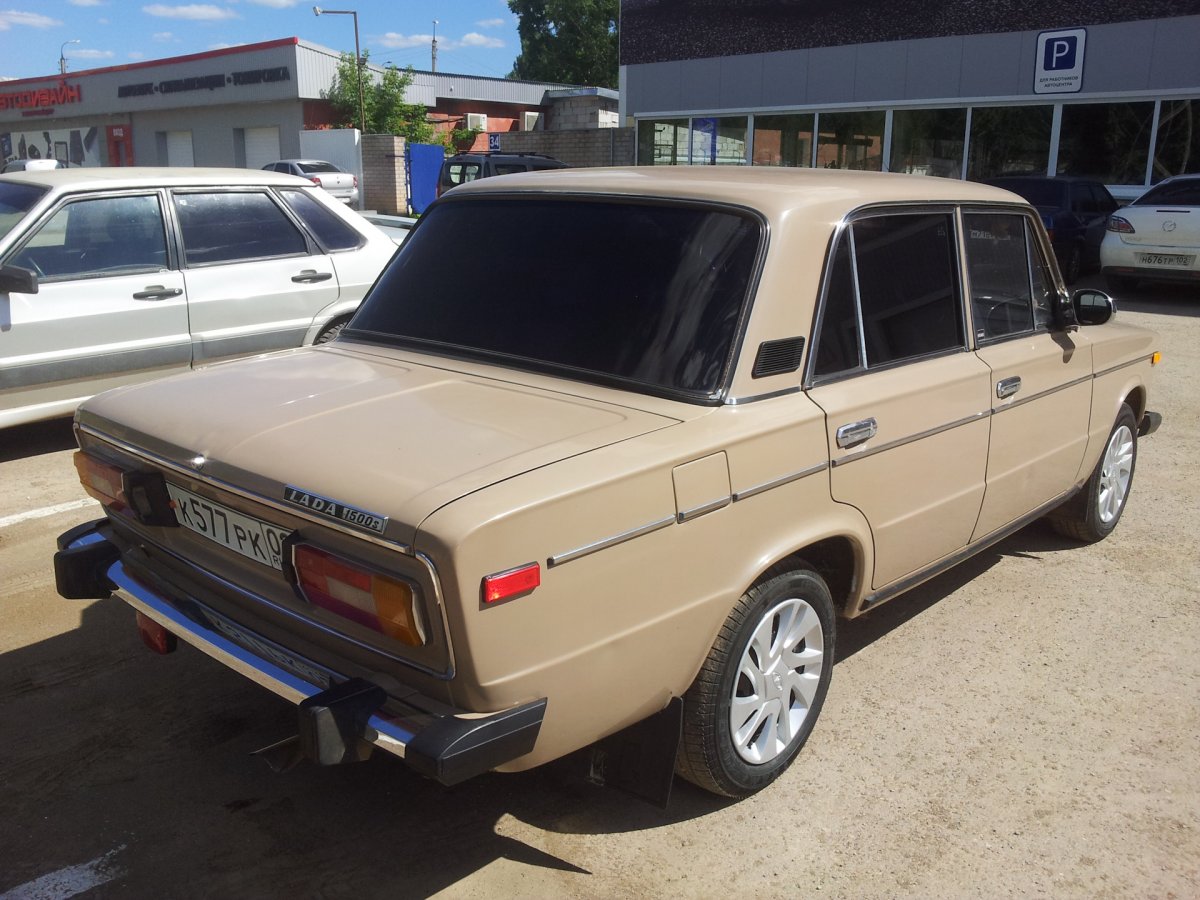 Бежевый цвет автомобиля