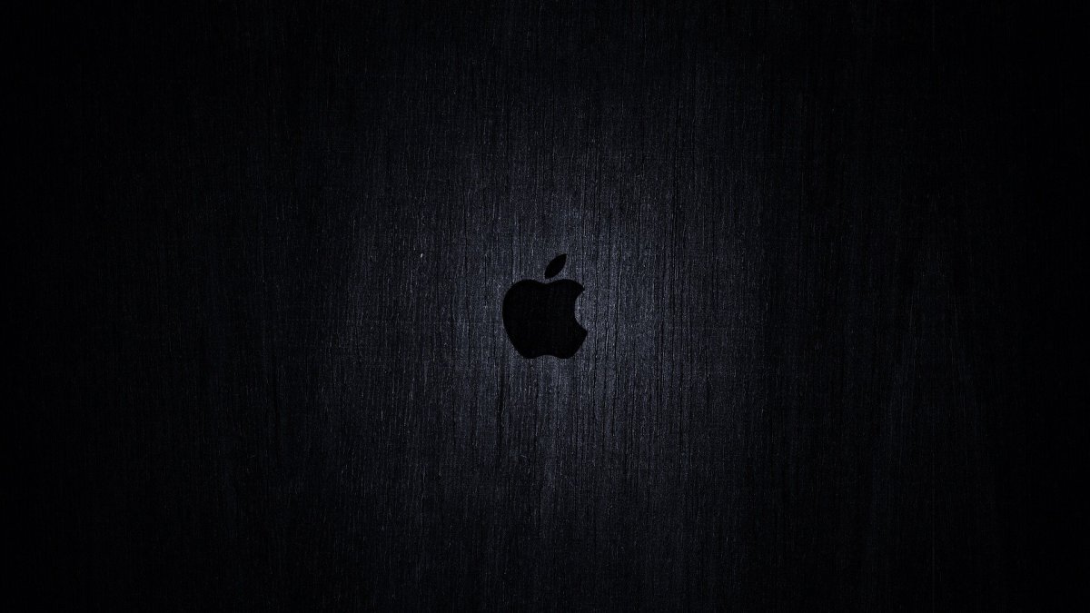 Яблоко на черном фоне