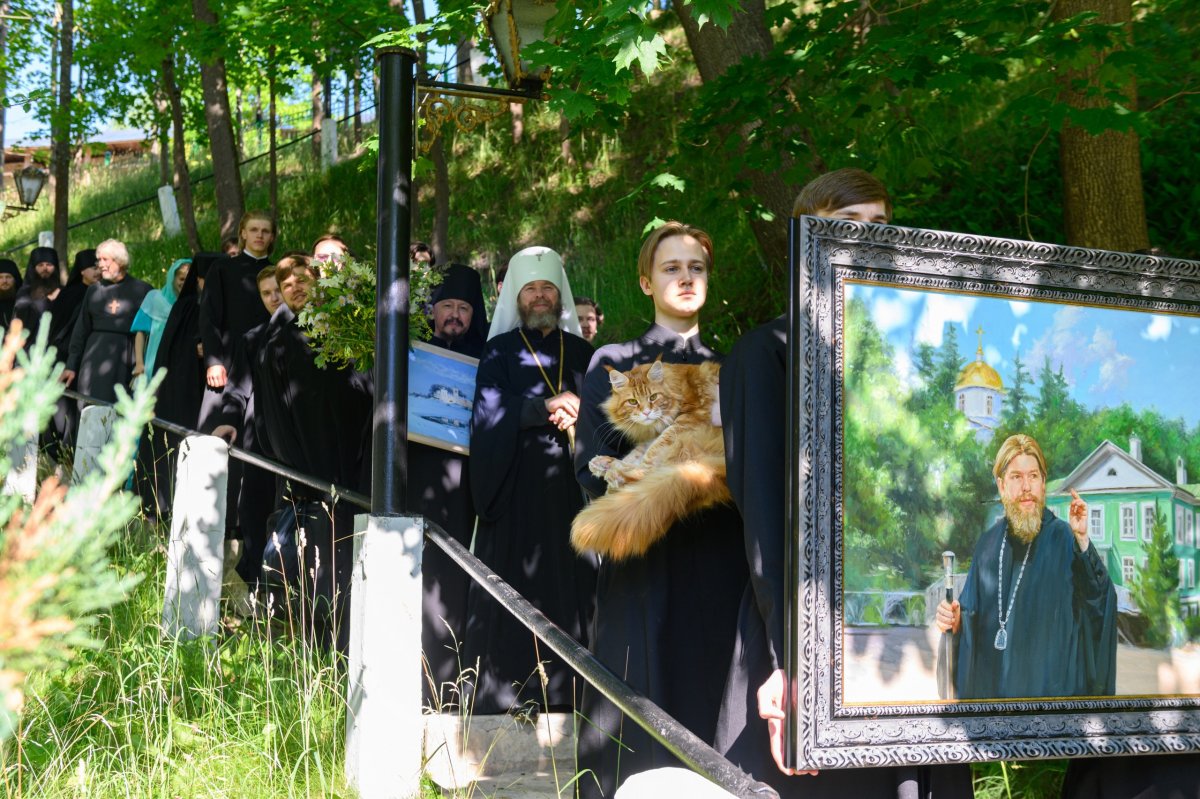 Кошечка с короной