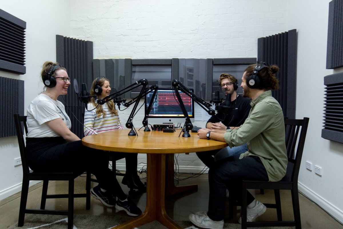 Человек в студии звукозаписи