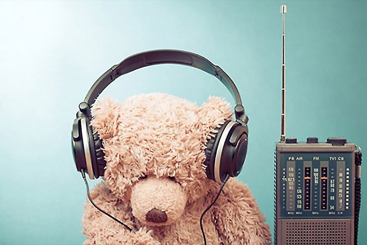 Девушка в студии звукозаписи