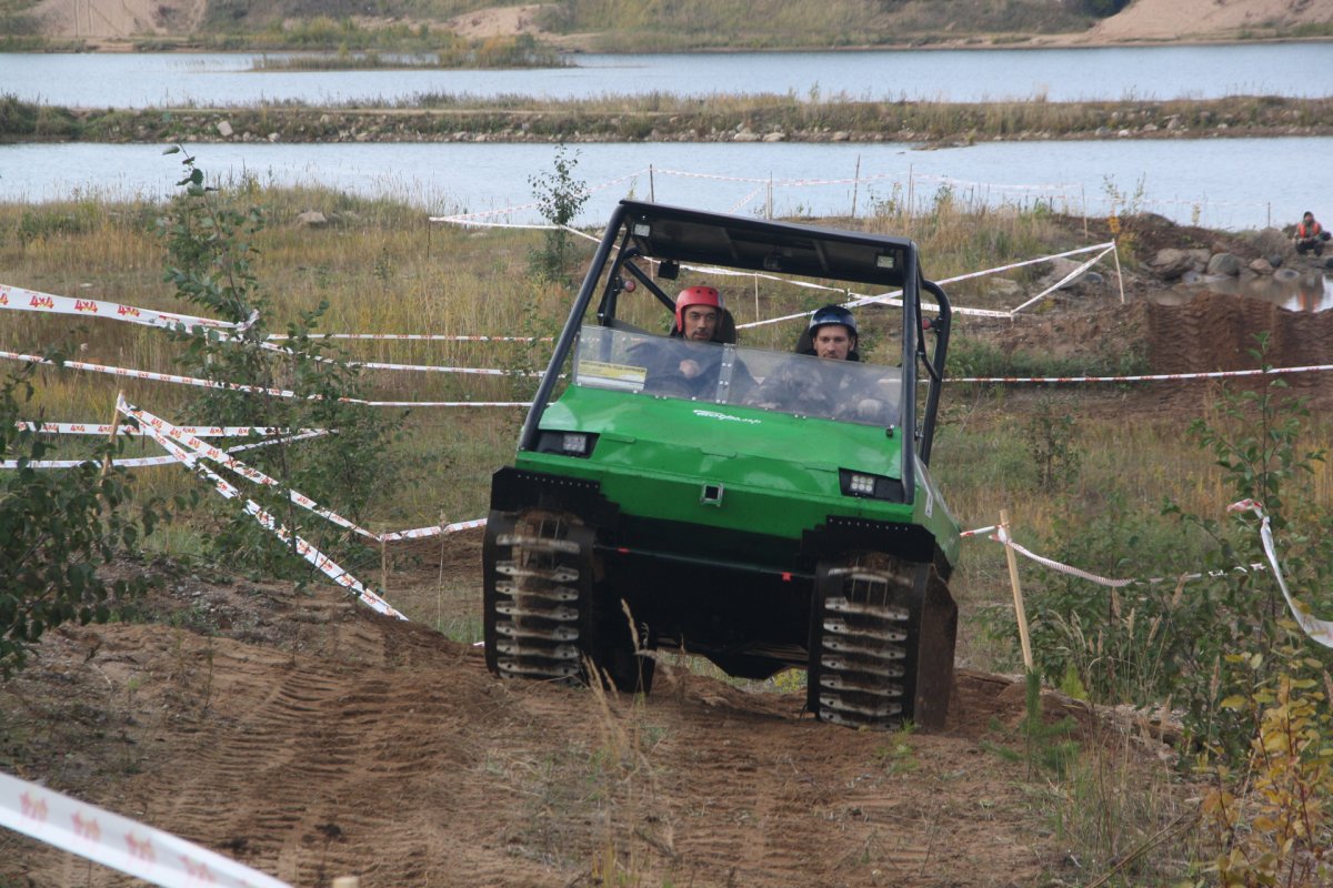 Гусеничный вездеход б4