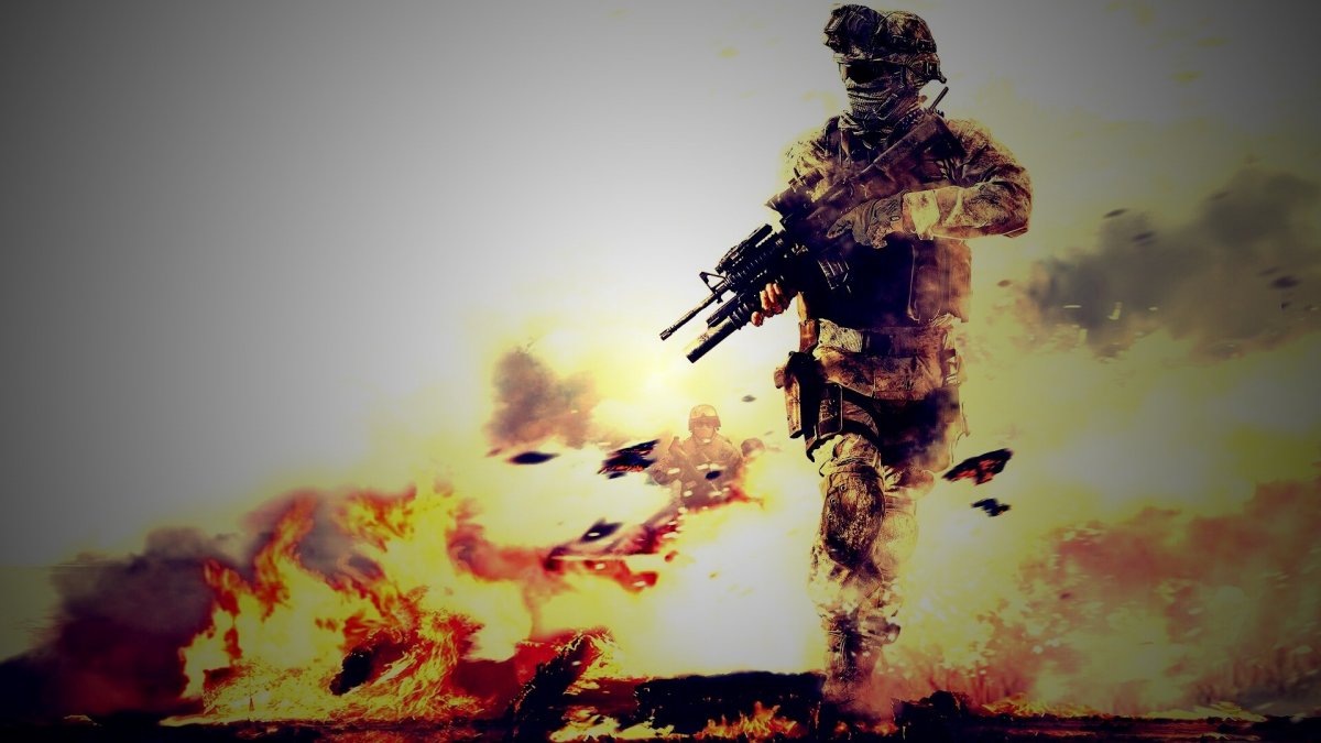 Солдат на фоне огня