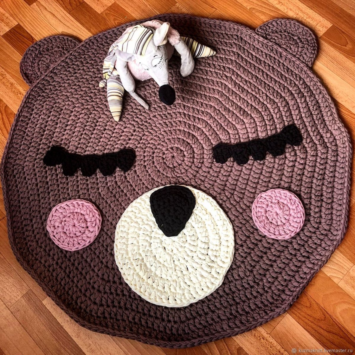 Коврик мишка из трикотажной пряжи